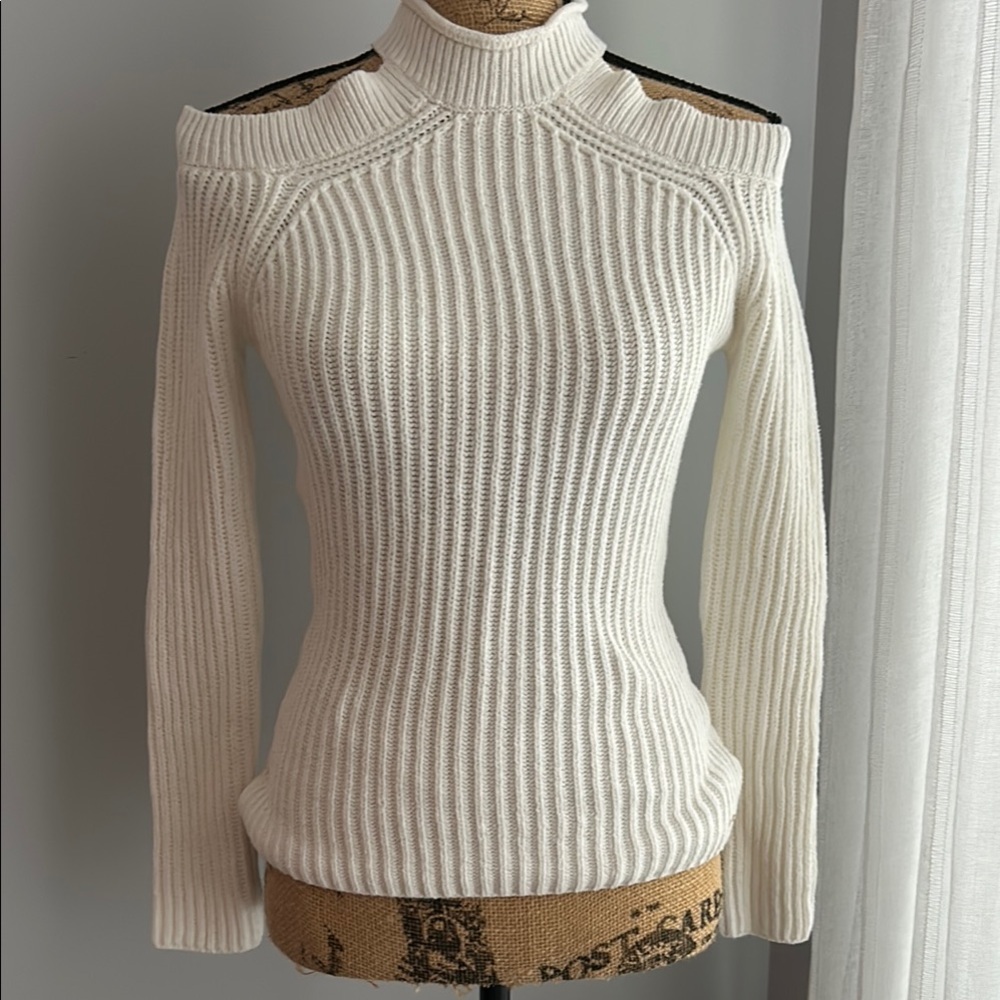 Guess Elegant White Off-Shoulder Sweater